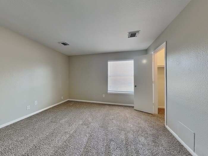 Building Photo - 10515 Berclair Dr