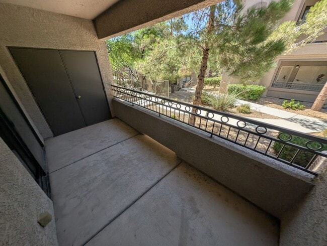 Building Photo - 8250 N Grand Canyon Dr