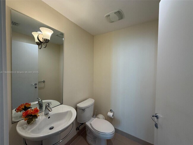 Building Photo - 300 S Biscayne Blvd