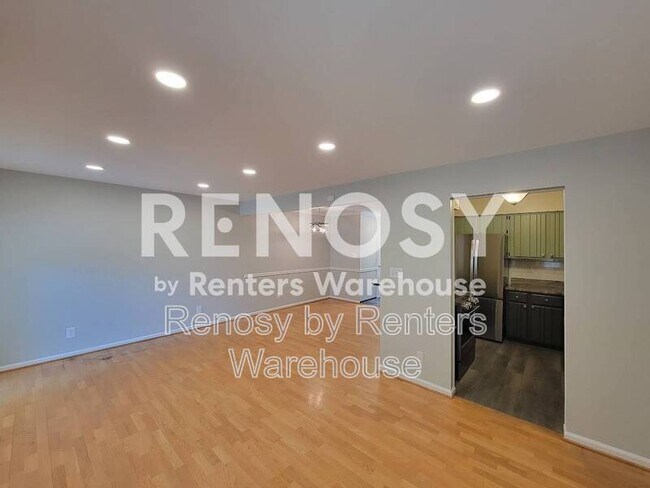 Building Photo - 914 Wildwood Square Ct
