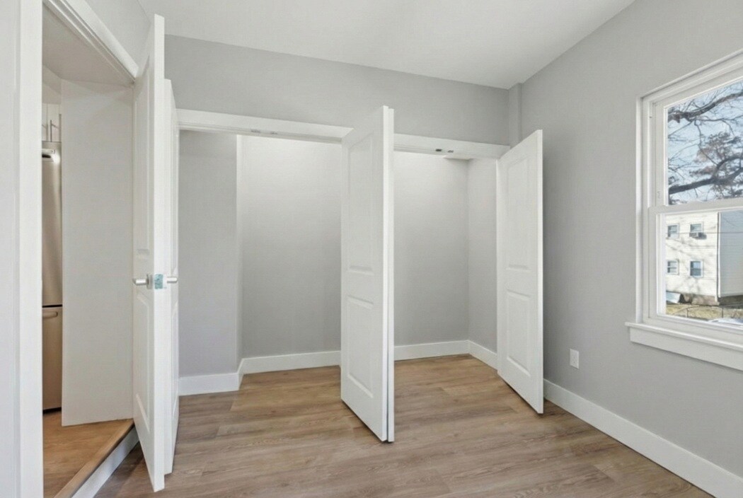 Building Photo - 3926 10th St NE