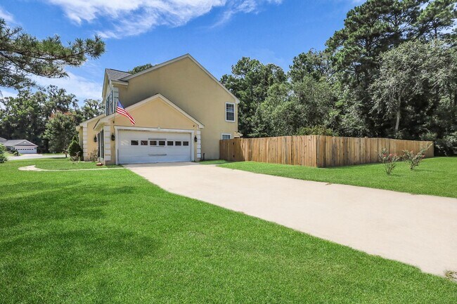 Building Photo - Stunning 4-bed Home in Hinesville With Two...
