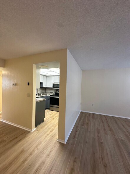 Building Photo - 1320 Moreland Dr