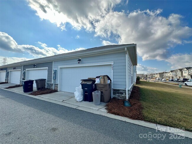 Building Photo - 403 Wescott St