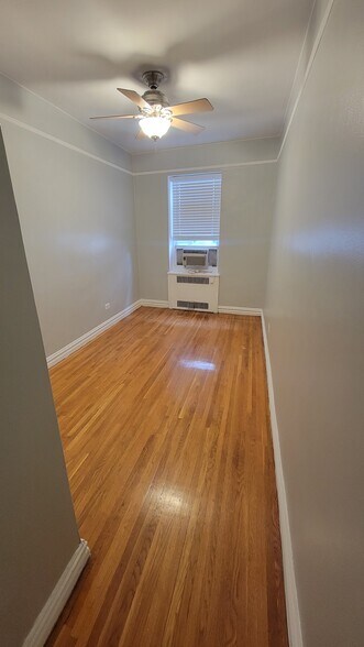 Bedroom - 61-41 Saunders St