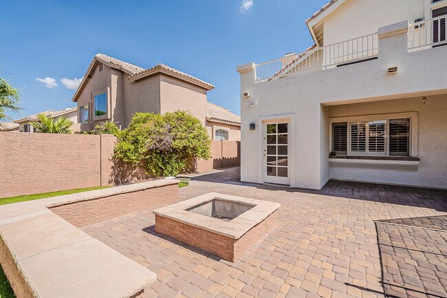 Building Photo - Welcome to your private Oasis!!