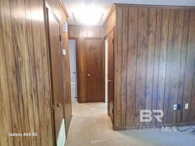 Building Photo - 2207 Wolf Ridge Rd