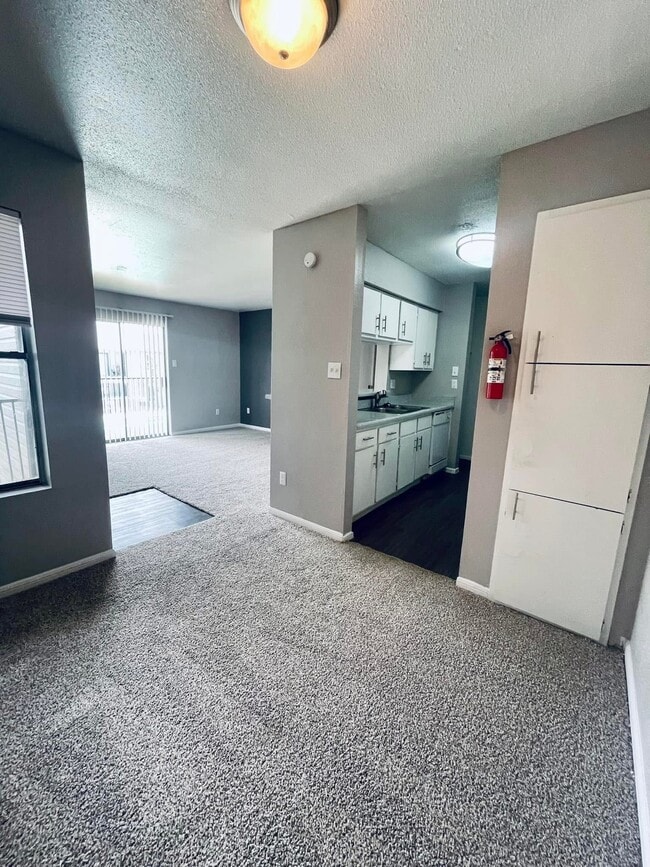 Building Photo - 420 Garland Dr