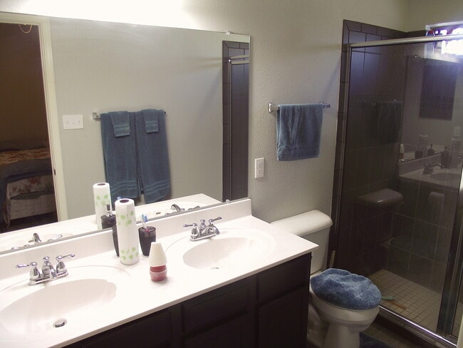 Building Photo - Sandstone Ranch Estates 4Bed/3Baths home with Refrig A/C and Synthetic Grass Yard!