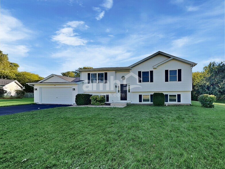 Primary Photo - 5925 Bluegrass Trl