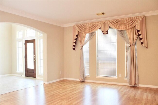 Building Photo - 7222 Ellaview Ln