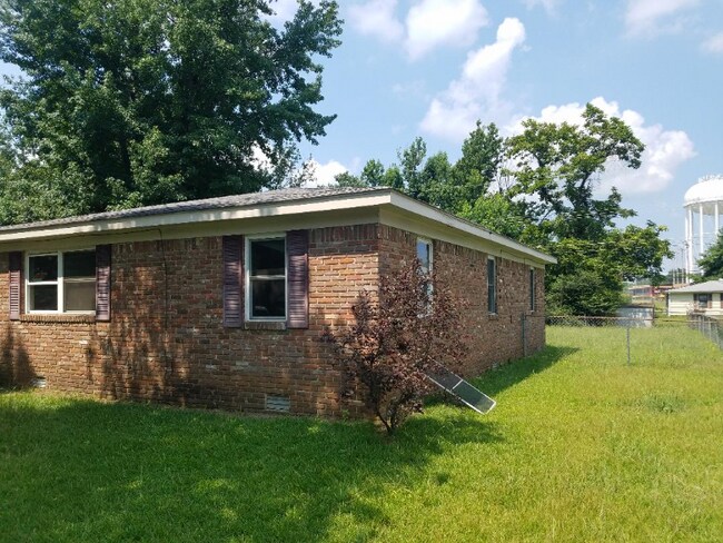 Building Photo - 713 Sorrells Dr