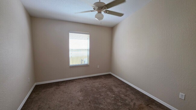 Building Photo - 4900 NE 123rd Ln