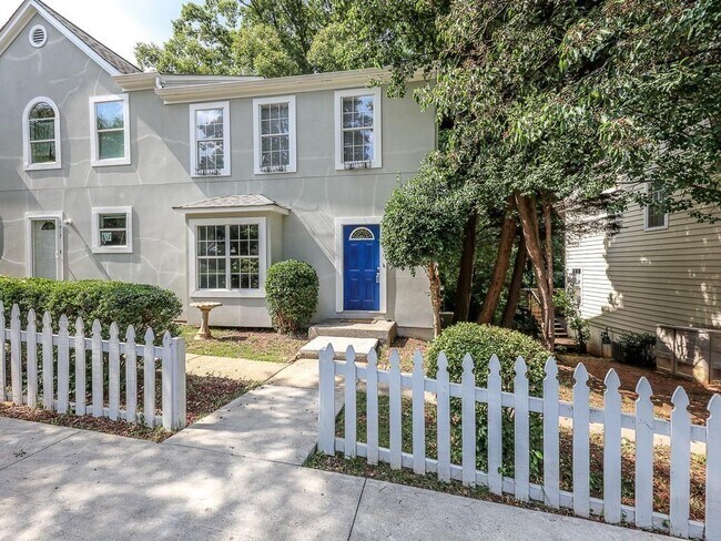 Primary Photo - 1015 Plantation Way