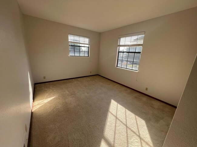 Building Photo - 381 St Andrews Ln