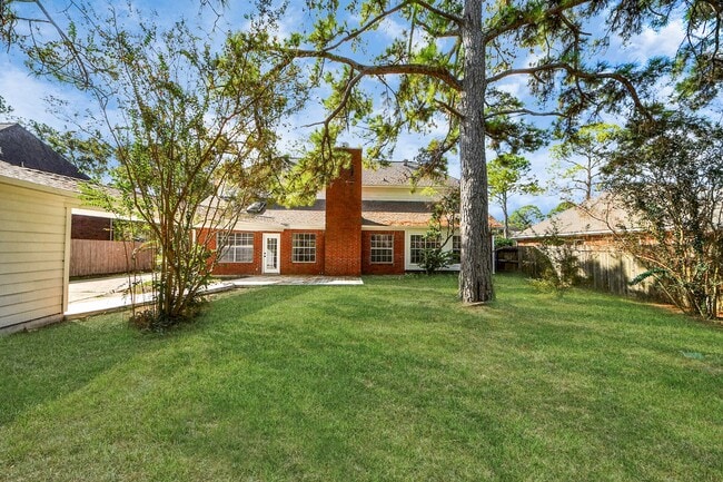 Building Photo - 15919 Lake Lodge Dr