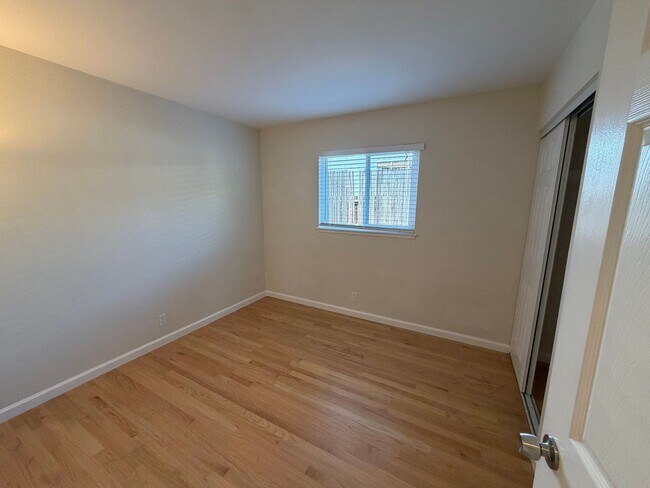 Building Photo - Beautifully Updated Glenwood (San Rafael) 3x2 Home with Large Yard, HW Floors, Garage