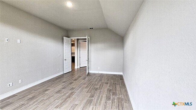 Building Photo - 1174 Catnip