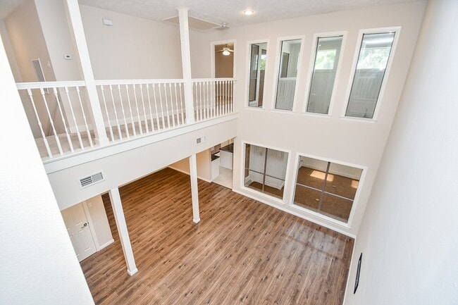 Building Photo - 9625 Bayou Brook St