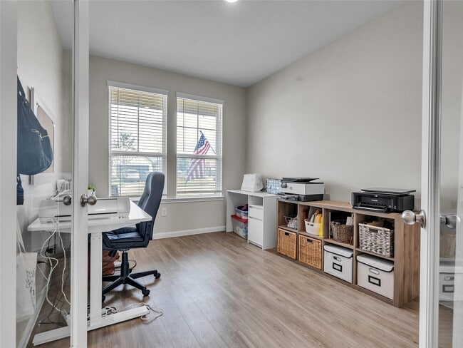 Building Photo - 25623 Balsamroot Dr