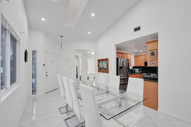 Building Photo - 5514 SW 28th Terrace