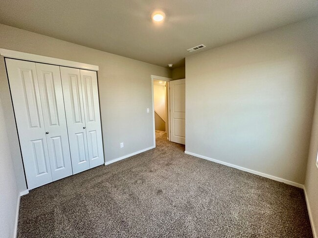 Building Photo - 4 Bedroom Home with Attached 2 Car Garage!