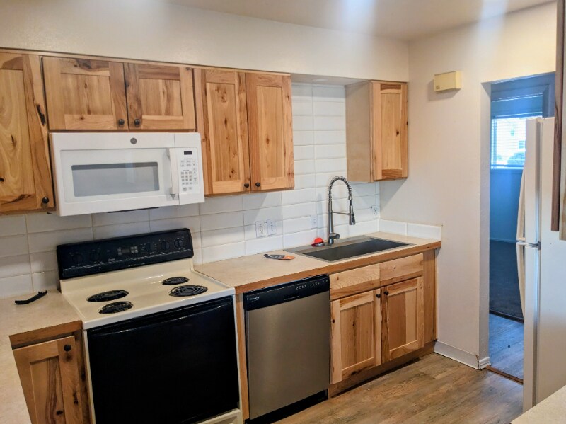 Building Photo - 1040 Ponderosa Dr