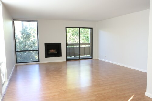 Building Photo - 1051 Beach Park Blvd