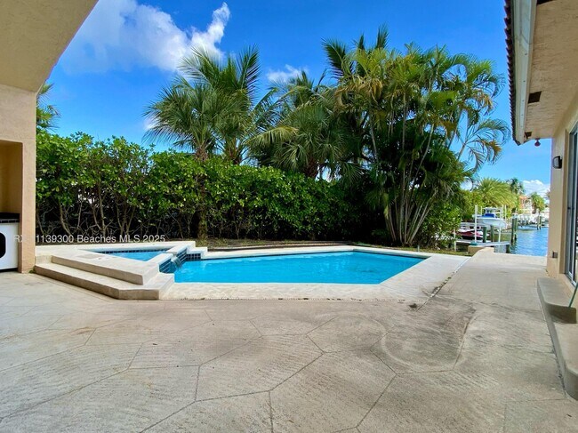 Building Photo - 400 Corsair Dr