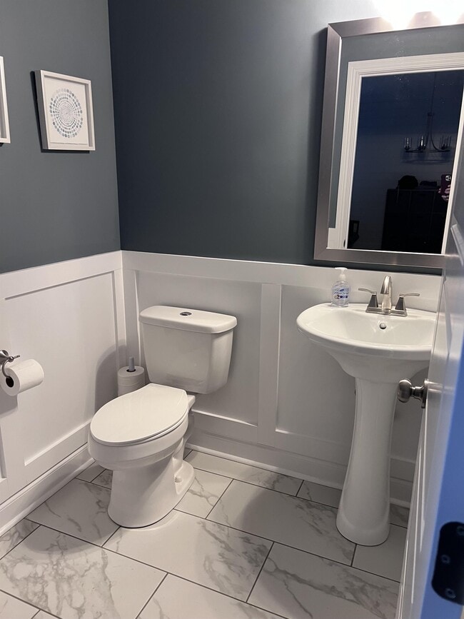 Building Photo - 557 Dexter Dr