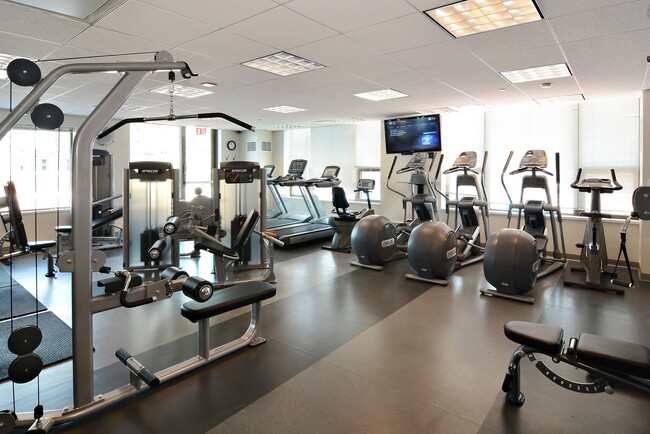 Building Photo - 501 N Clinton St