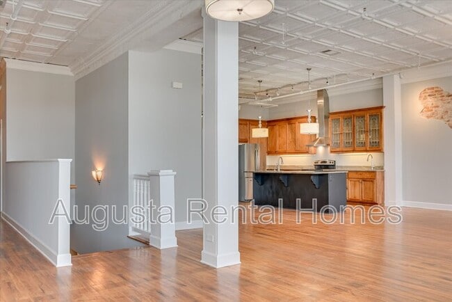 Building Photo - 1106 Broad St