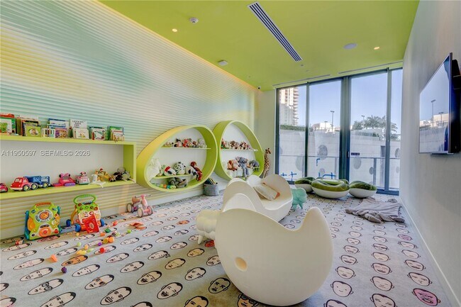 Building Photo - 501 NE 31st St