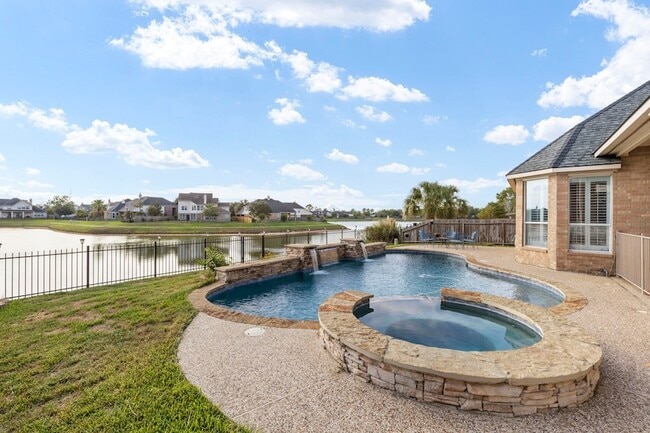 Building Photo - 19403 Country Village Dr