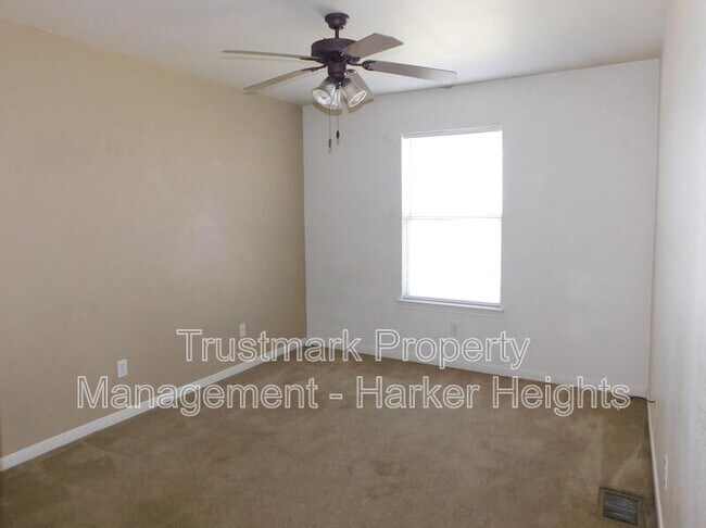 Building Photo - 707 S Amy Ln