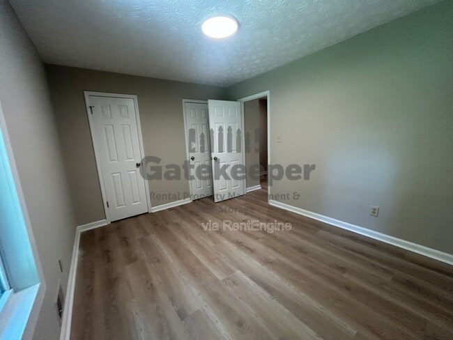 Building Photo - 115 Meadowbrook Ct