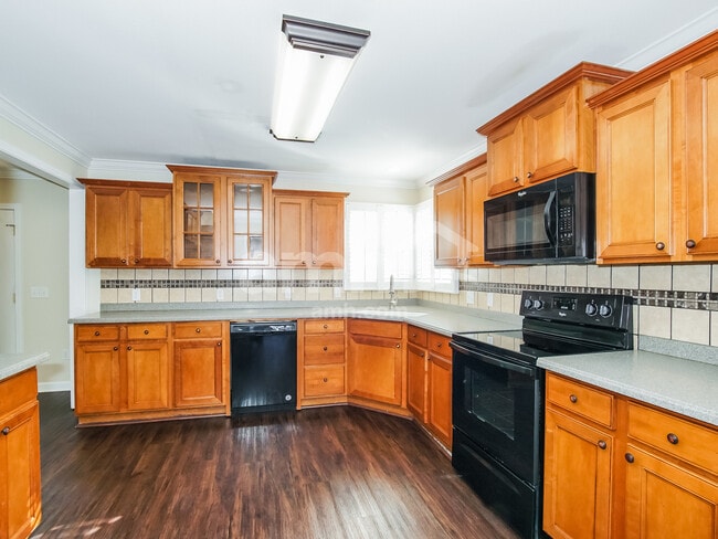 Building Photo - 204 Jessie Ln