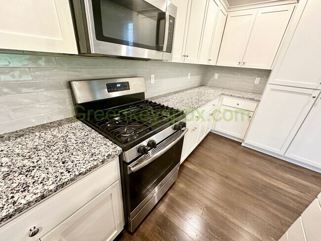 Building Photo - Amazing 2,306-square-foot house in Wood Village