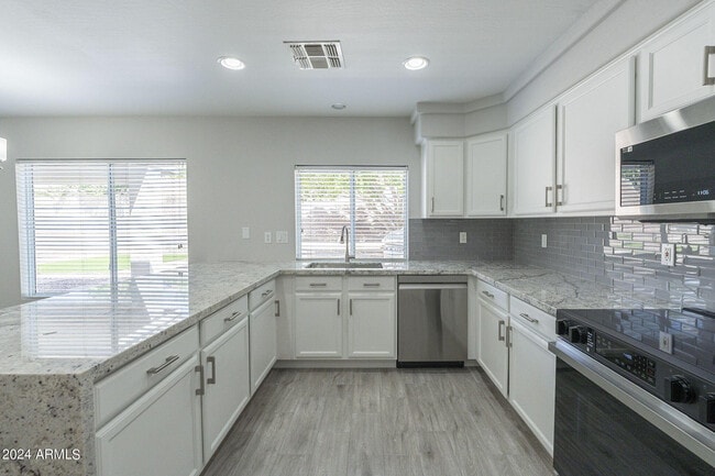 Building Photo - 6326 W El Cortez Pl