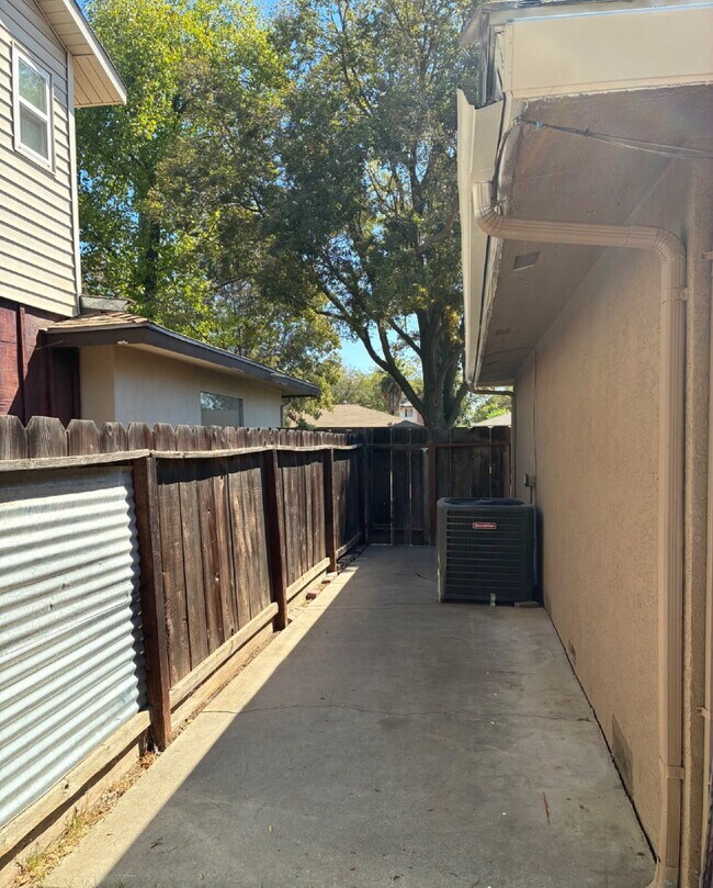 Building Photo - 2653 Agnes Way