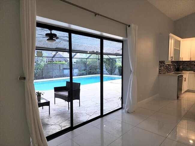 Building Photo - 14526 Paddock Dr