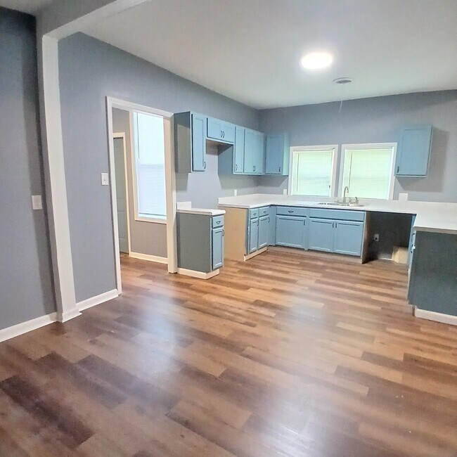Building Photo - 949 Kney St