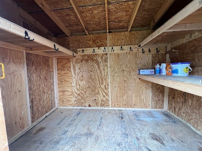 Building Photo - 570 Batty Way