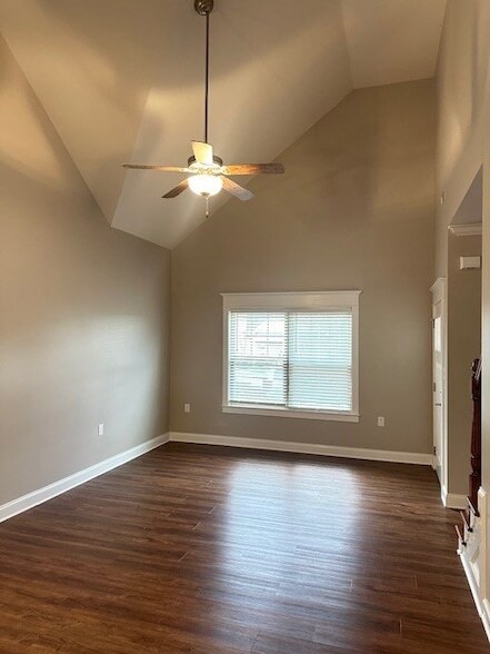 Building Photo - 112 NE Bellingham Dr