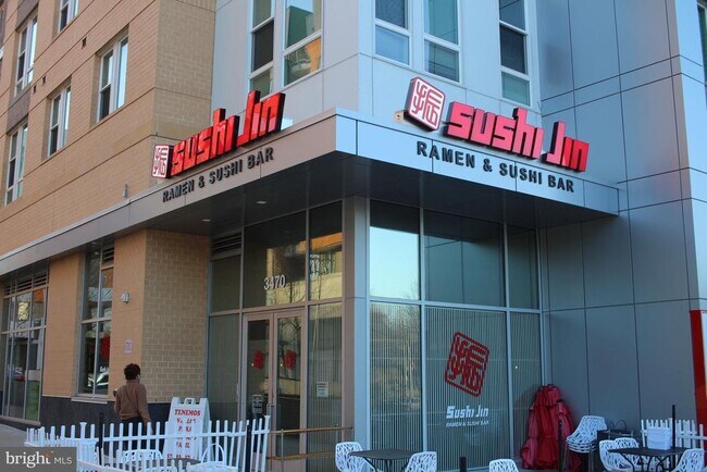 Building Photo - 3705 S George Mason Dr