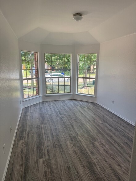 Building Photo - 2815 Briarbrook Dr