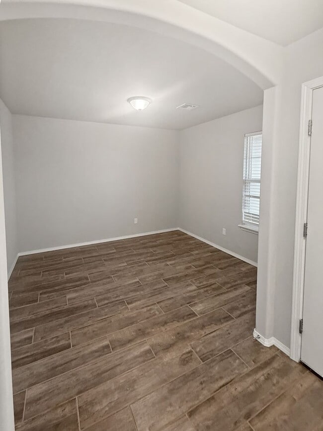 Building Photo - Modern 3-Bedroom Home in Gated Seven Oaks South