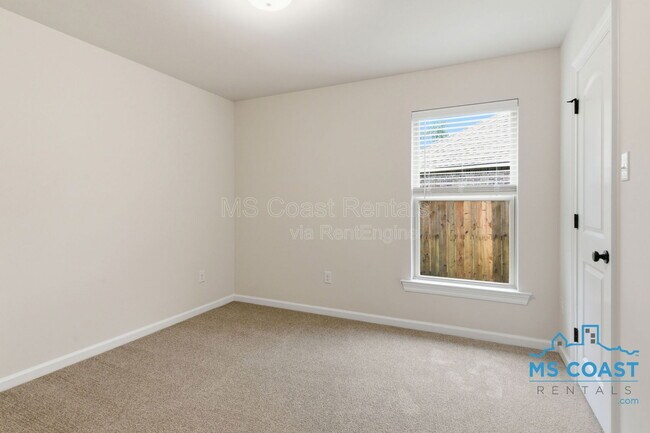 Building Photo - 14320 Southern Maple Ave