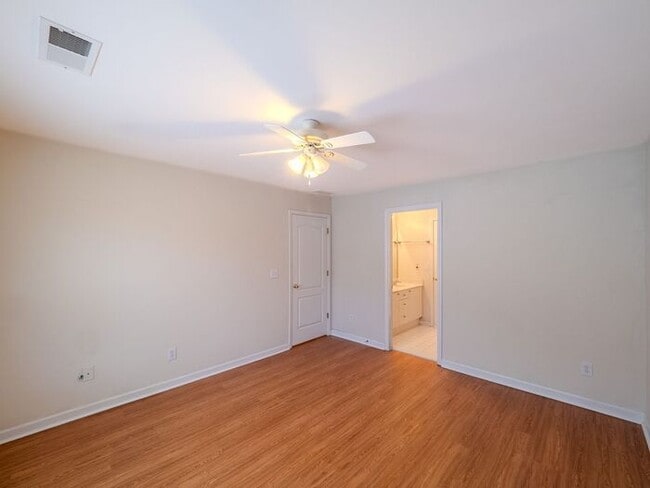 Building Photo - 12872 Waterside Dr