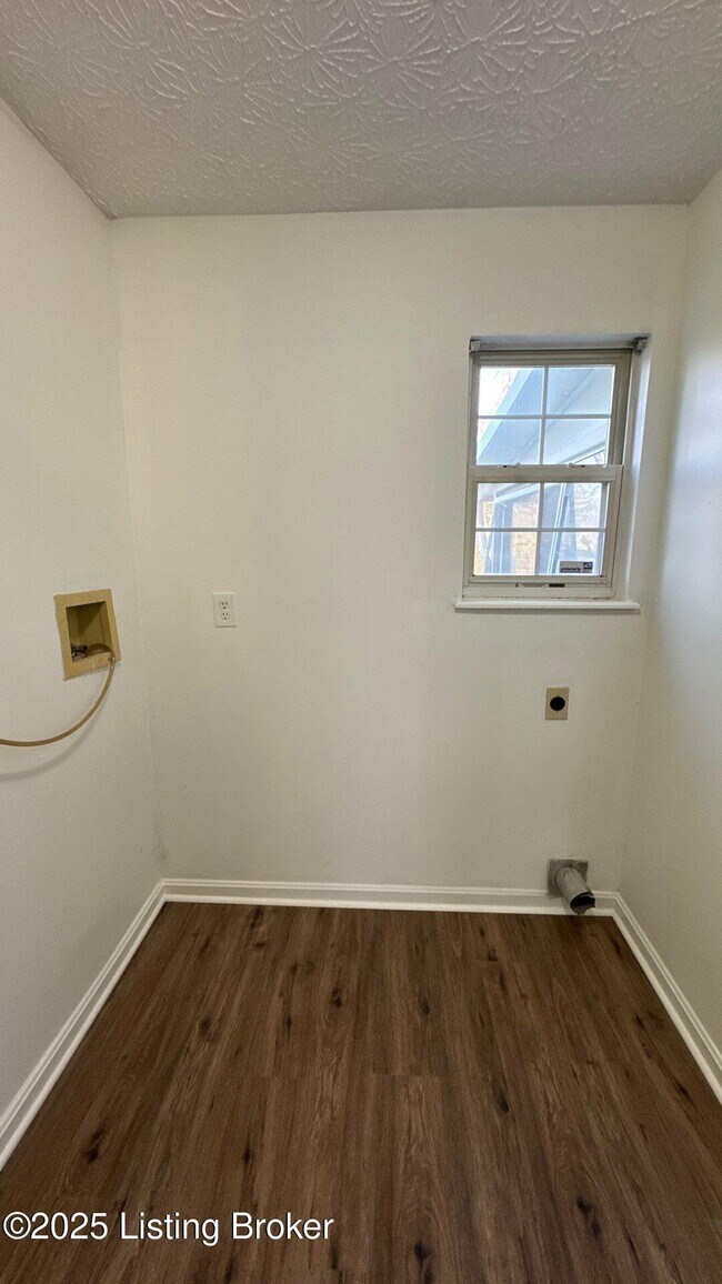 Building Photo - 3905 Handley Ave